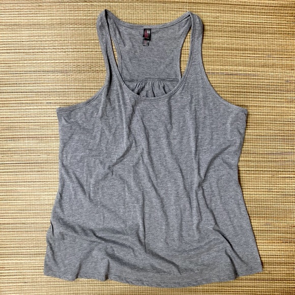 Multiples@Discount [Only5Left]—🆕DISTRICT MADE Racerback Tanks - Picture 3 of 4